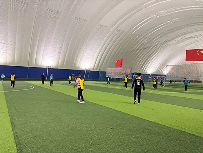 开云体育官网-燃动民间足球活力 献礼大连万亿GDP 世纪体育不老松vs年轻企业家|足球队|赛事|足球赛|工商联|民营企业家_新浪体育_新浪新闻