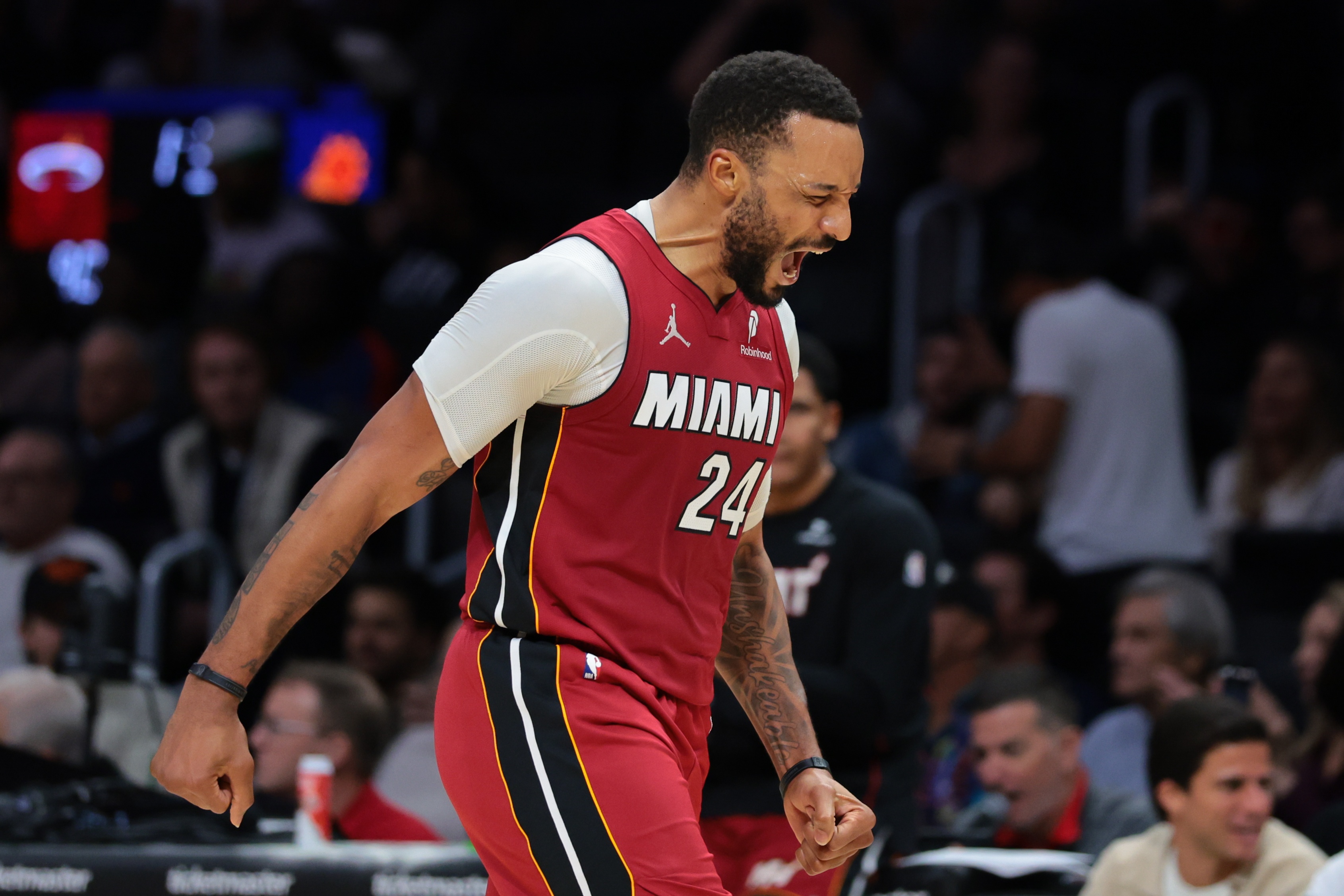 kaiyun-明天热火客战绿军 鲍威尔不在伤病名单可以出战 维金斯也能打