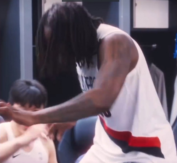 开云官网-暂列西部第八！罗威拉着杨瀚森在更衣室跳舞 庆祝胜利